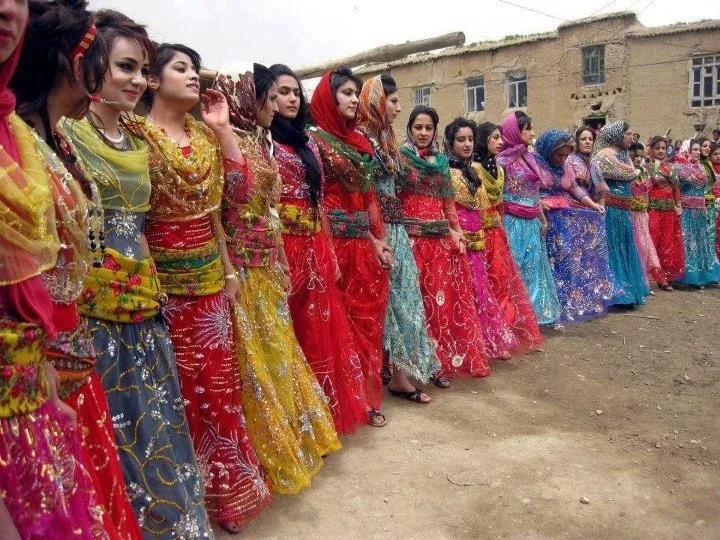 What are Iran’s traditional clothing?