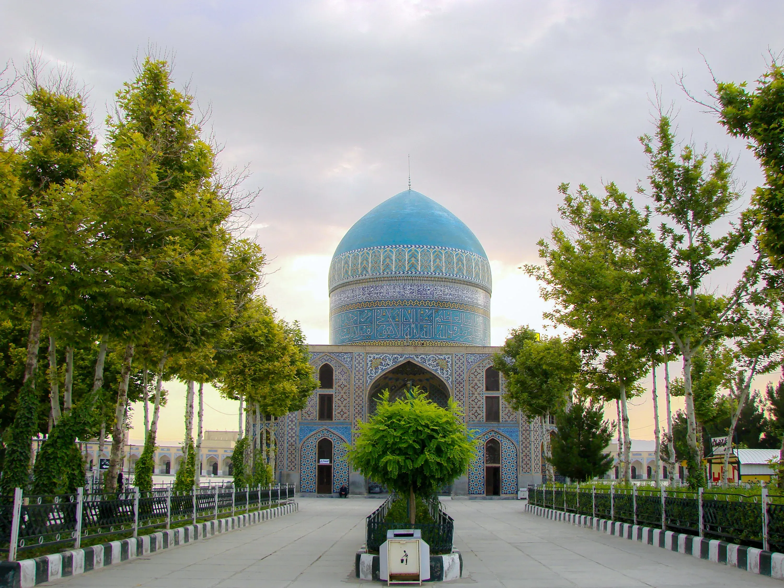 Traditional medicine services in Mashhad regarding tourist health